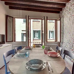 https://rugabella-rialto-deluxe.hotelslidodijesolo.com